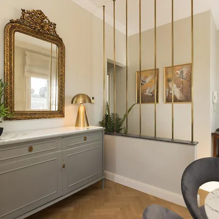 Apartment La Maison Doree - Elegant With Unique View By Binobi! *