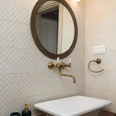 شقة La Maison Doree - Elegant With Unique View By Binobi! *